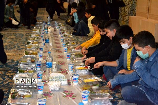 مراسم افطاری دانش‌آموزان کم‌برخوردارآموزشگاه خردورز ناحیه دو شهرری