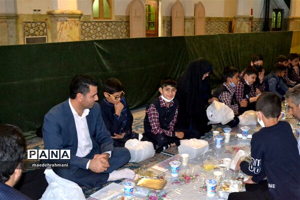 مراسم افطاری دانش‌آموزان کم‌برخوردارآموزشگاه خردورز ناحیه دو شهرری