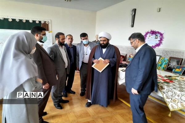 مراسم تجلیل از مقام معلم درآموزشگاه استثنایی باغچه‌‌بان اسلامشهر