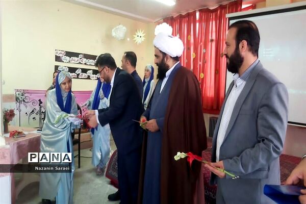 مراسم تجلیل از مقام معلم درآموزشگاه استثنایی باغچه‌‌بان اسلامشهر