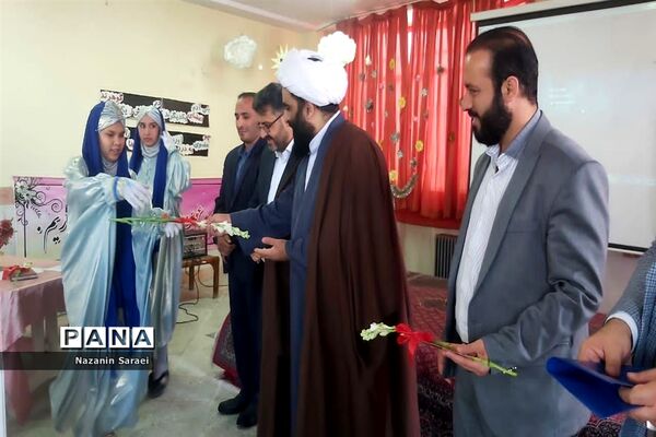 مراسم تجلیل از مقام معلم درآموزشگاه استثنایی باغچه‌‌بان اسلامشهر