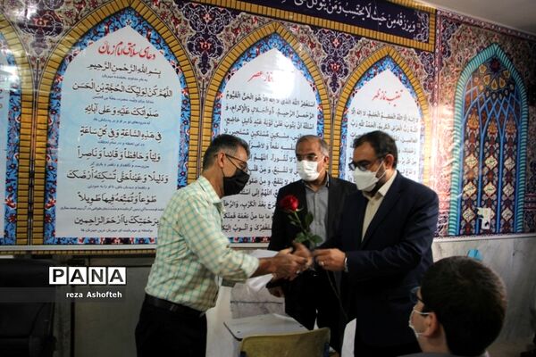 حضور استاندار و مدیرکل آموزش و پرورش فارس در تعدادی از مدارس در گرامیداشت مقام معلم