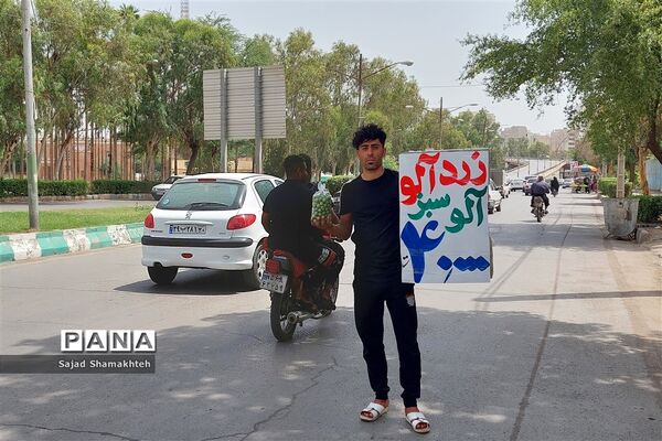 کارگران مشغول کارند