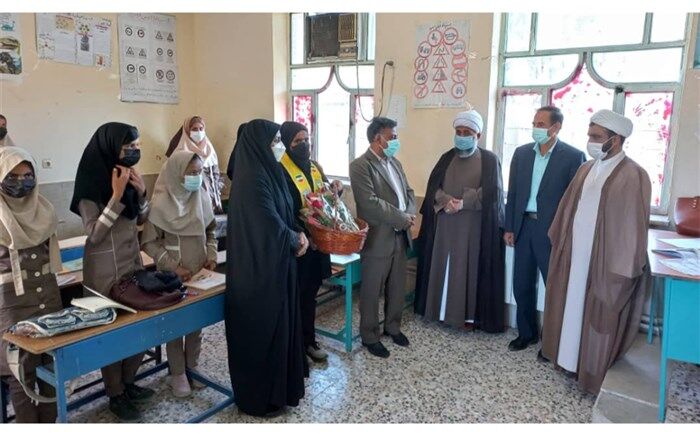 تجلی زیبایی از تکریم معلمان در شهرستان حاجی آباد/فیلم