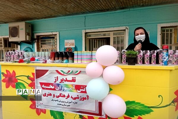 تجلیل از دانش‌آموزان ممتاز علمی، فرهنگی و هنری دبیرستان وحدت ناحیه یک اهواز
