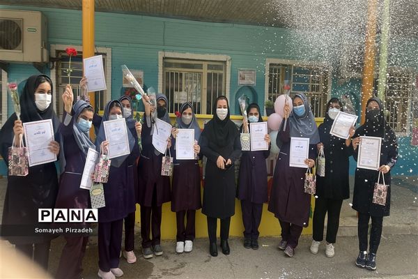 تجلیل از دانش‌آموزان ممتاز علمی، فرهنگی و هنری دبیرستان وحدت ناحیه یک اهواز