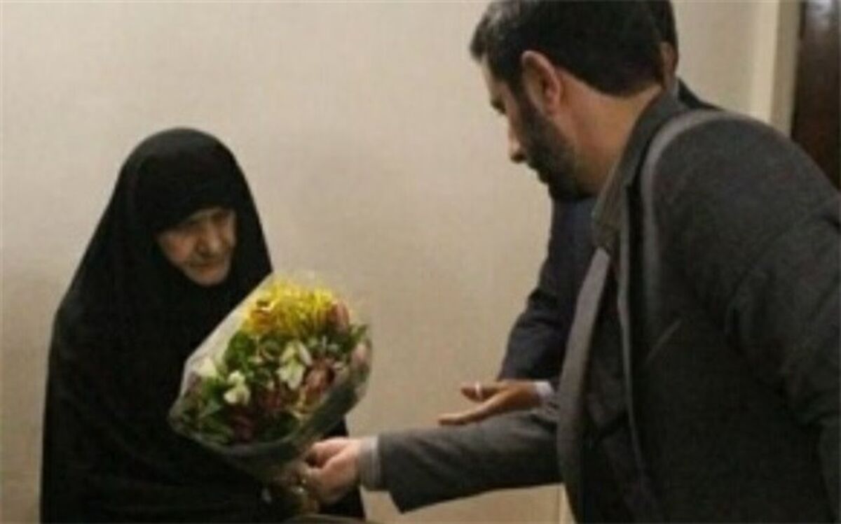 معلمان شهید به تمام آحاد جامعه درس شهادت و از خود گذشتگی آموختند
