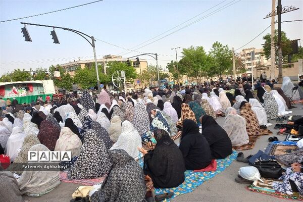 نماز عید فطر در مصلای امام خمینی(ره)  شهرکرد