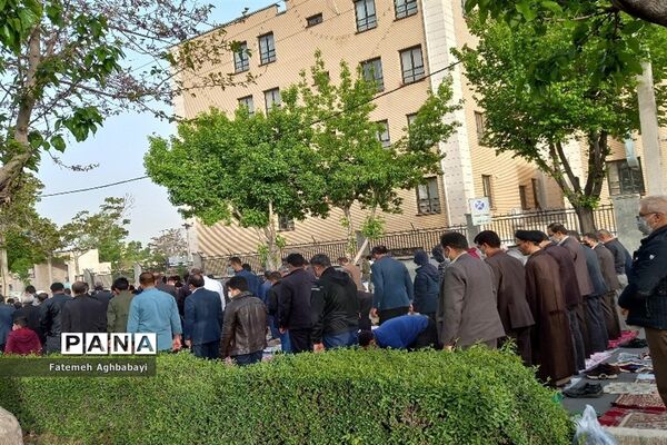 نماز عید فطر در مصلای امام خمینی(ره)  شهرکرد