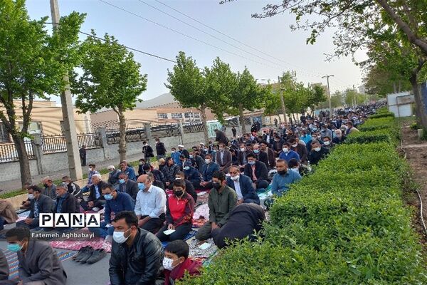 نماز عید فطر در مصلای امام خمینی(ره)  شهرکرد