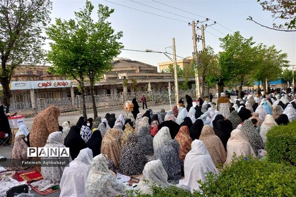نماز عید فطر در مصلای امام خمینی(ره)  شهرکرد