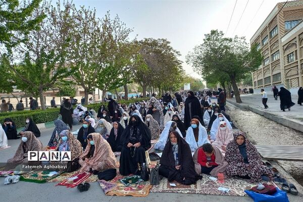 نماز عید فطر در مصلای امام خمینی(ره)  شهرکرد
