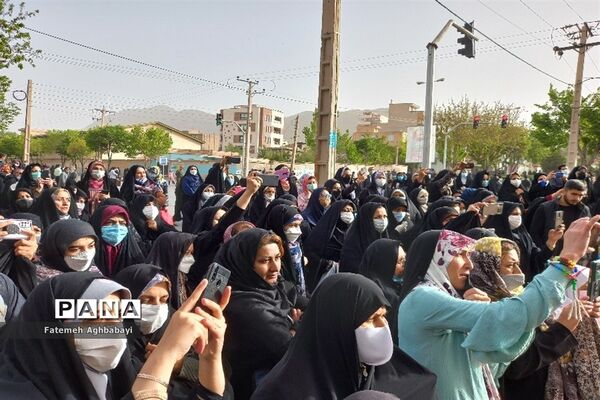 نماز عید فطر در مصلای امام خمینی(ره)  شهرکرد