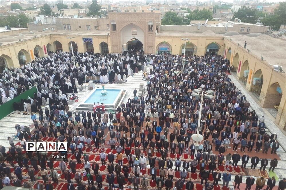 حضور پیشتازان نیشابور در نماز عید فطر