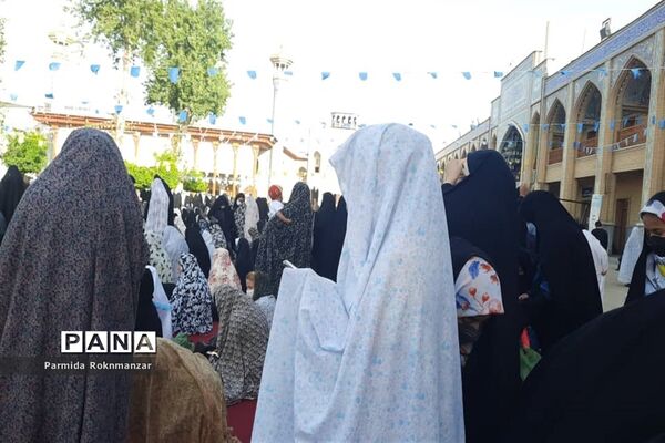 اقامه نماز عید سعید فطر در حرم حضرت احمد ابن موسی (ع) شیراز