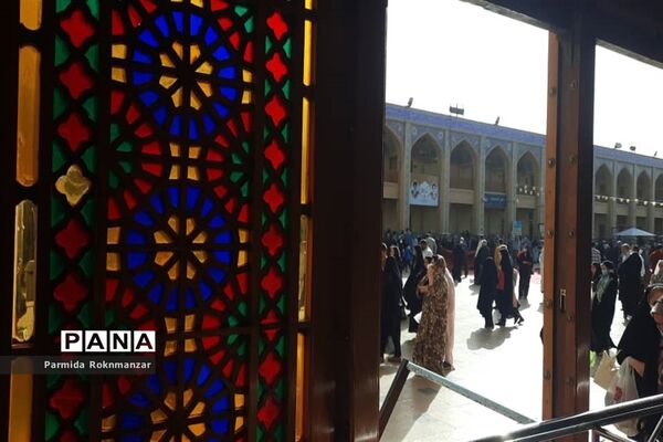 اقامه نماز عید سعید فطر در حرم حضرت احمد ابن موسی (ع) شیراز