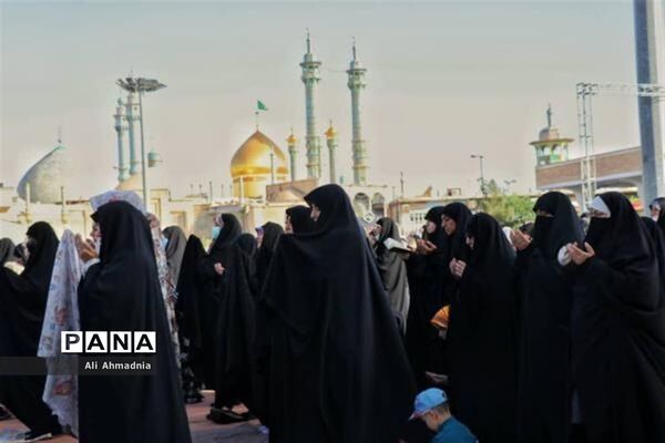 اقامه نماز عید فطر در حرم حضرت معصومه (س)