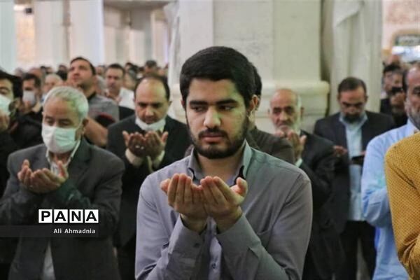 اقامه نماز عید فطر در حرم حضرت معصومه (س)
