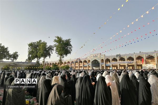 برگزاری باشکوه نماز عید فطر در حرم مطهر شاهچراغ(ع)