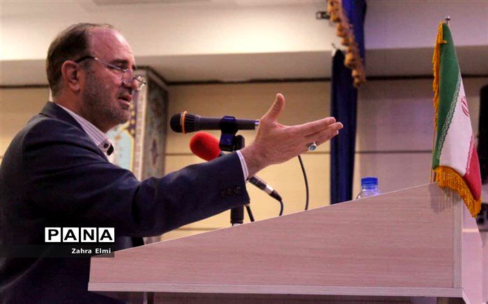 آموزش و ارتقای سواد فضای مجازی باید در اولویت باشد