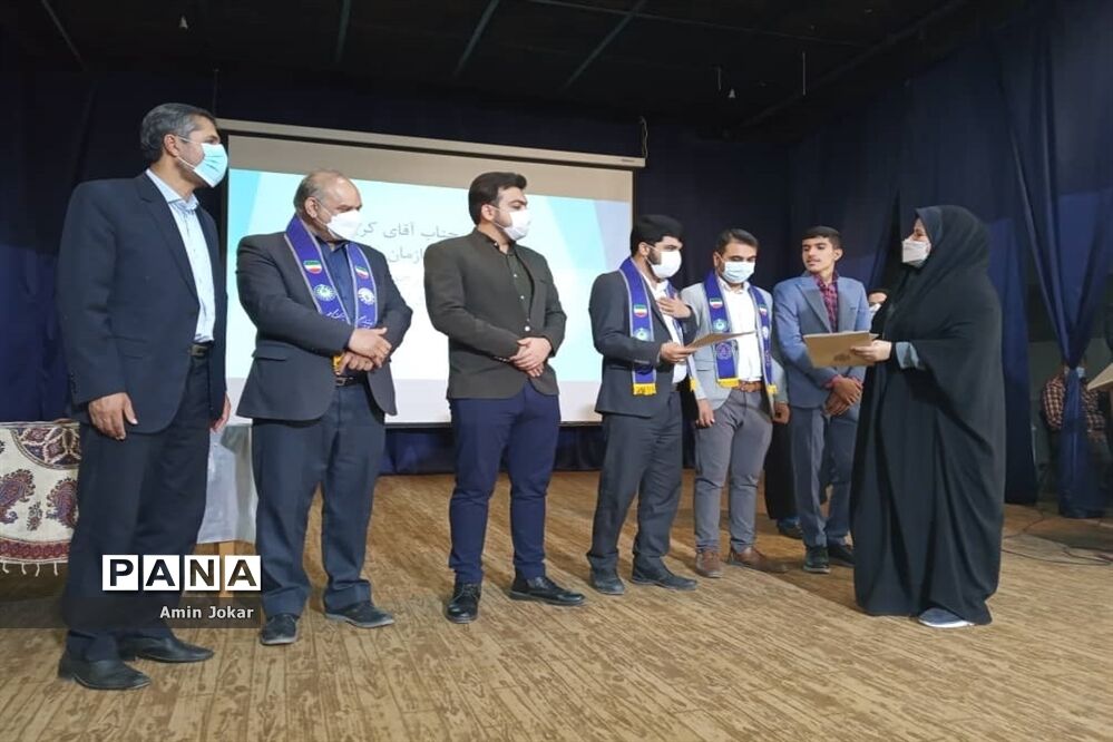 حضور رئیس سازمان دانش‌آموزی فارس در جمع مربیان و دانش‌آموزان پیشتاز شهرستان لارستان