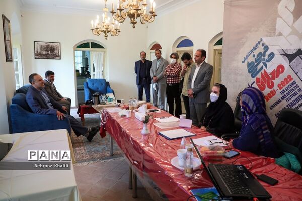 داوری آثار معلمان هنرمند