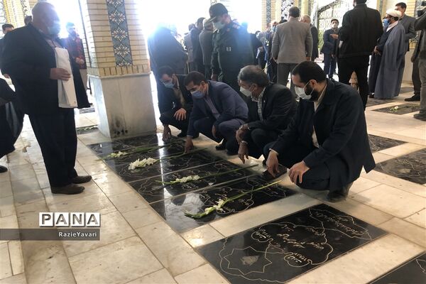 گلباران مزار شهدای معلم