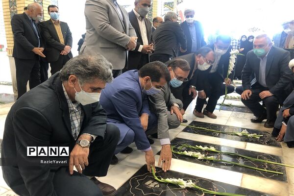 گلباران مزار شهدای معلم