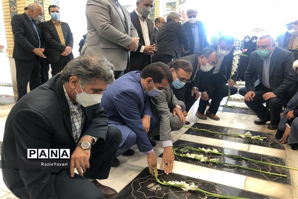 گلباران مزار شهدای معلم
