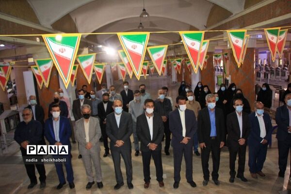 عطرافشانی گلزار شهدای بوشهر در هفته بزرگداشت مقام معلم