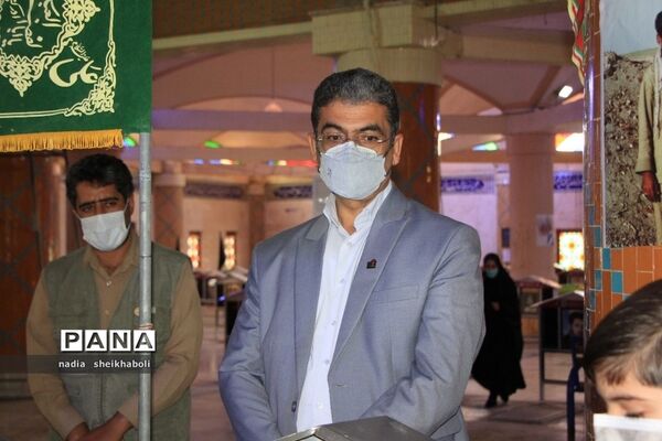 عطرافشانی گلزار شهدای بوشهر در هفته بزرگداشت مقام معلم