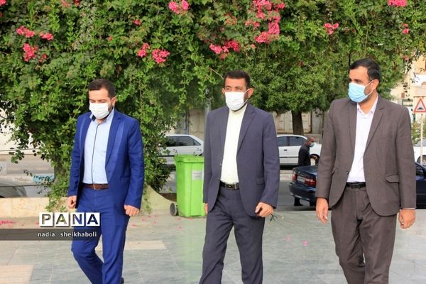 عطرافشانی گلزار شهدای بوشهر در هفته بزرگداشت مقام معلم
