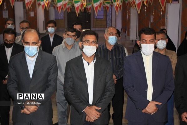 عطرافشانی گلزار شهدای بوشهر در هفته بزرگداشت مقام معلم