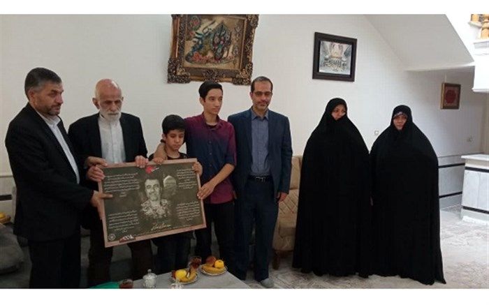 دیدار مدیرکل آموزش و پرورش قم با خانواده شهید عسگری جمکرانی