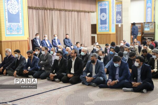 غبارروبی مزار شهدا به مناسبت هفته معلم