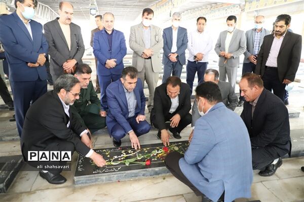 آیین غبارروبی و گلباران مزار مطهر شهدا به‌مناسبت هفته بزرگداشت مقام معلم