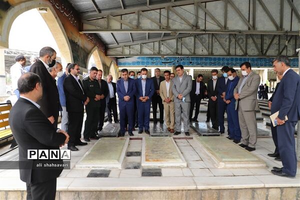 آیین غبارروبی و گلباران مزار مطهر شهدا به‌مناسبت هفته بزرگداشت مقام معلم