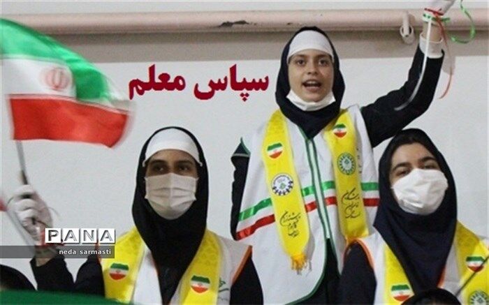 سرود دختران پیشتاز دبیرستان هاجر استان کرمانشاه به مناسبت هفته معلم /فیلم