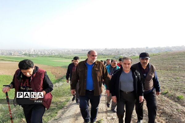 کوهپیمایی فرهنگیان بسیجی به‌مناسبت گرامیداشت هفته معلم در ارومیه