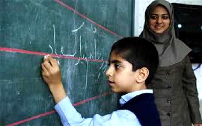 معلمان پدران و مادرانی دلسوز برای دانش‌آموزان هستند/ فیلم