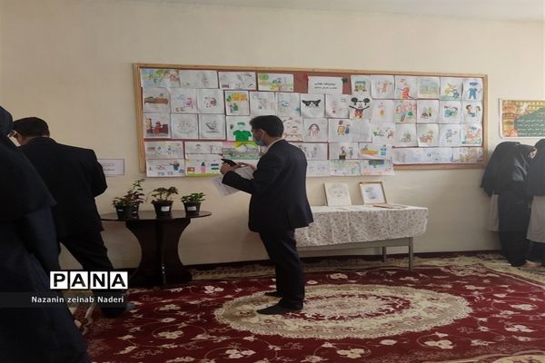 برگزاری نمایشگاه مشاغل در دبیرستان دخترانه رفعت  کاشمر