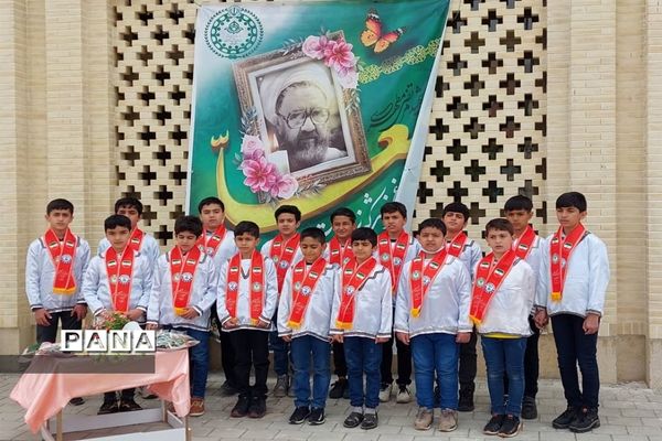 گرامیداشت مقام معلم پیش از نماز جمعه