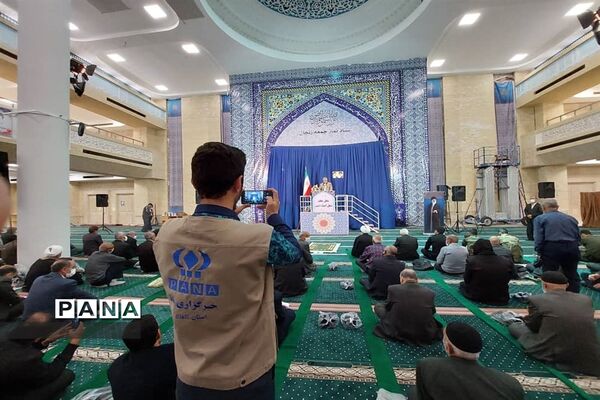 گرامیداشت مقام معلم پیش از نماز جمعه