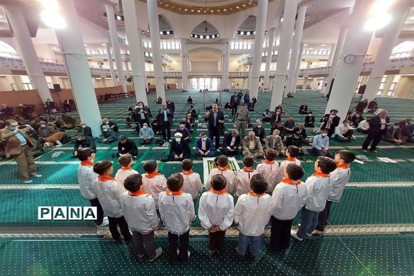 گرامیداشت مقام معلم پیش از نماز جمعه