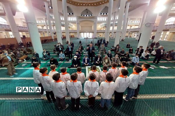 گرامیداشت مقام معلم پیش از نماز جمعه