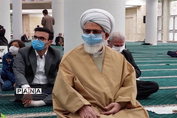 گرامیداشت مقام معلم پیش از نماز جمعه