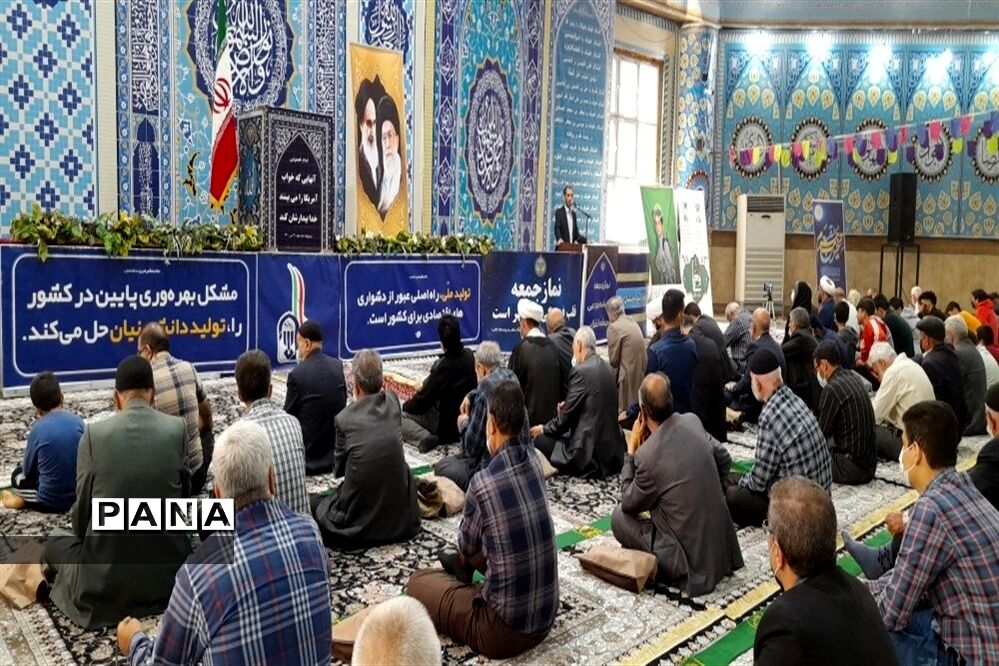 حضور دانش‌آموزان  پیشتاز در نماز جمعه‌ شهرستان قدس
