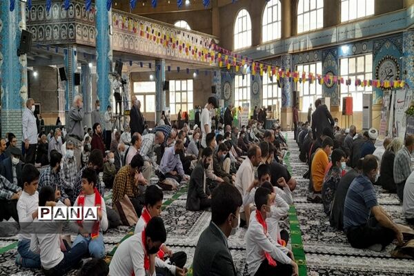 حضور دانش‌آموزان  پیشتاز در نماز جمعه‌ شهرستان قدس