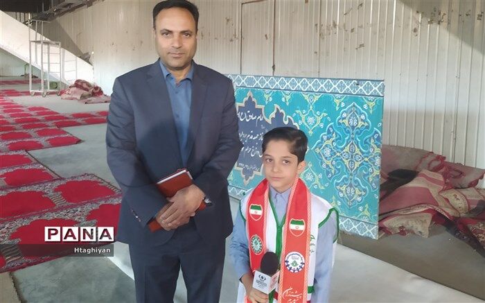 گفت‌وگو با سرپرست مدیریت منابع انسانی و امور اداری استان اصفهان در مراسم نماز جمعه /فیلم