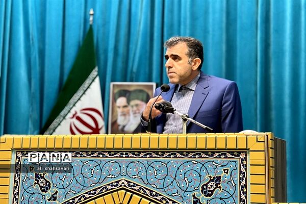 حضور مسئولان آموزش و پرورش استان در نماز جمعه و برپایی میز خدمت